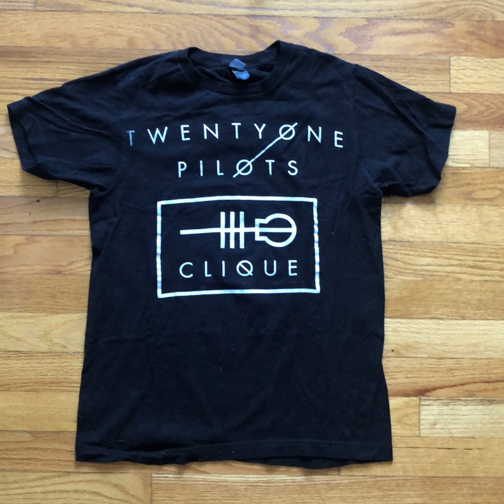Twenty One Pilots band tee